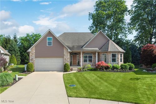 418 Kestral Way, Amherst, OH, 44001-2876 | Card Image