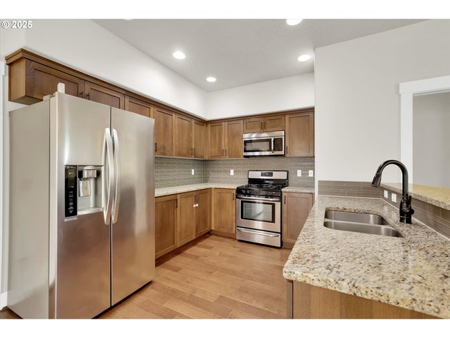 385 Sw Mitchum Ter, House other with 3 bedrooms, 3 bathrooms and 2 parking in Beaverton OR | Image 8