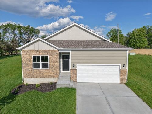 2216 Creek View Ln, Raymore, MO, 64083-7130 | Card Image