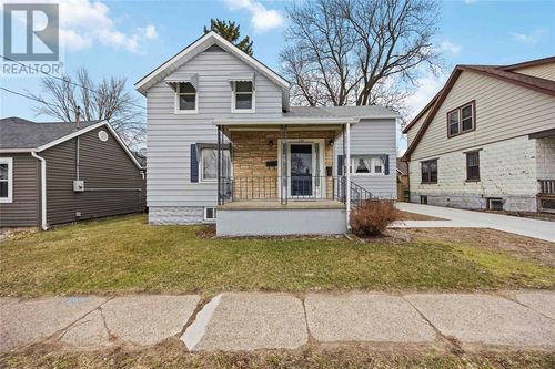 142 Napier St, Sarnia, ON, N7T6E6 | Card Image