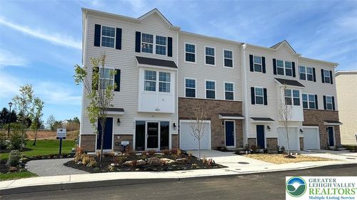 8215 Alexander Ct, Breinigsville, PA, 18031-8754 | Card Image