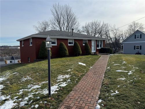 225 Chaucer Dr, Irwin, PA, 15642-4604 | Card Image