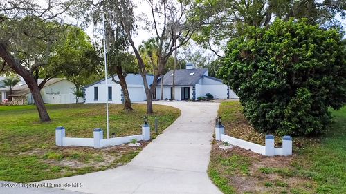 7984 Floral Dr, WEEKI WACHEE, FL, 34607-2227 | Card Image