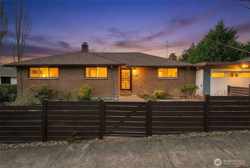 2539 30th Ave S, Seattle, WA, 98144-5517 | Card Image