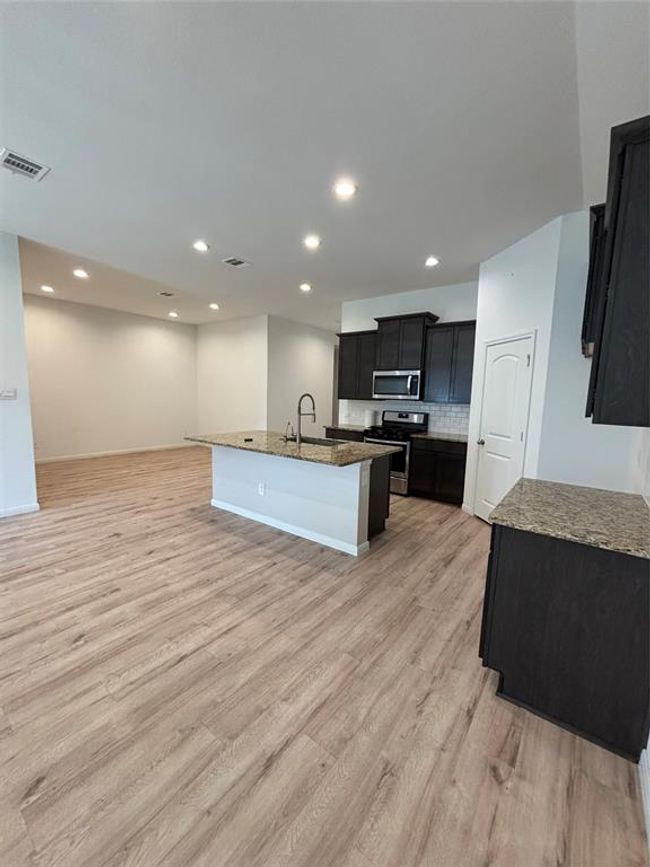 1088 Clearwood Dr, House other with 4 bedrooms, 3 bathrooms and null parking in Montgomery TX | Image 9