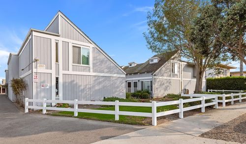 apt-19-220 Elm Ave, CARPINTERIA, CA, 93013-2370 | Card Image
