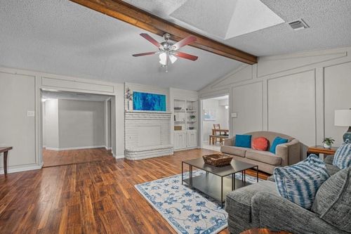 1113 Greenbriar Dr, Desoto, TX, 75115-3248 | Card Image