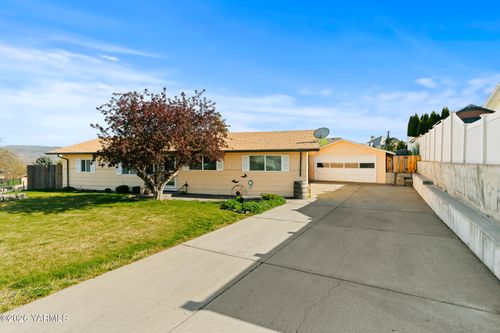 708 Daugherty Pl, Selah, WA, 98942-9417 | Card Image