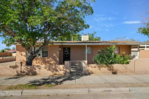 930 Alamo St, Las Cruces, NM, 88001-3804 | Card Image