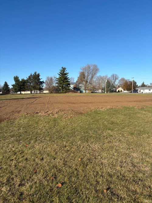 605 N State St, South Whitley, IN, 46787-1124 | Card Image