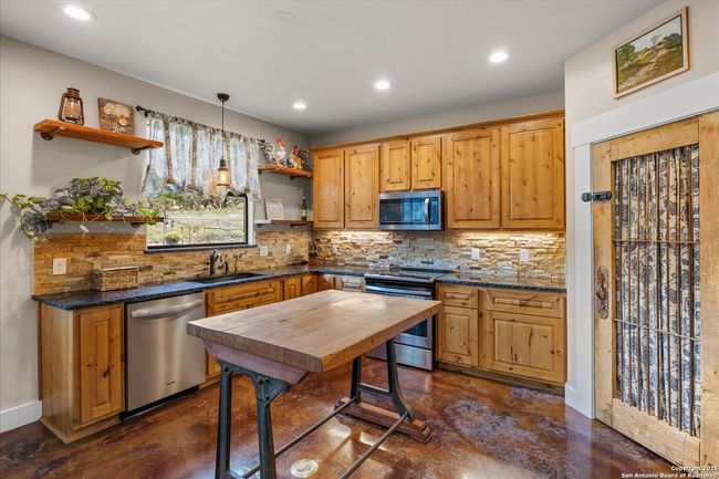 122 Twisting Oak Ct, House other with 4 bedrooms, 3 bathrooms and null parking in Pipe Creek TX | Image 17
