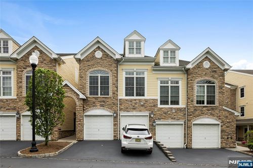 11A Forshee Cir, Montvale, NJ, 07645-1735 | Card Image