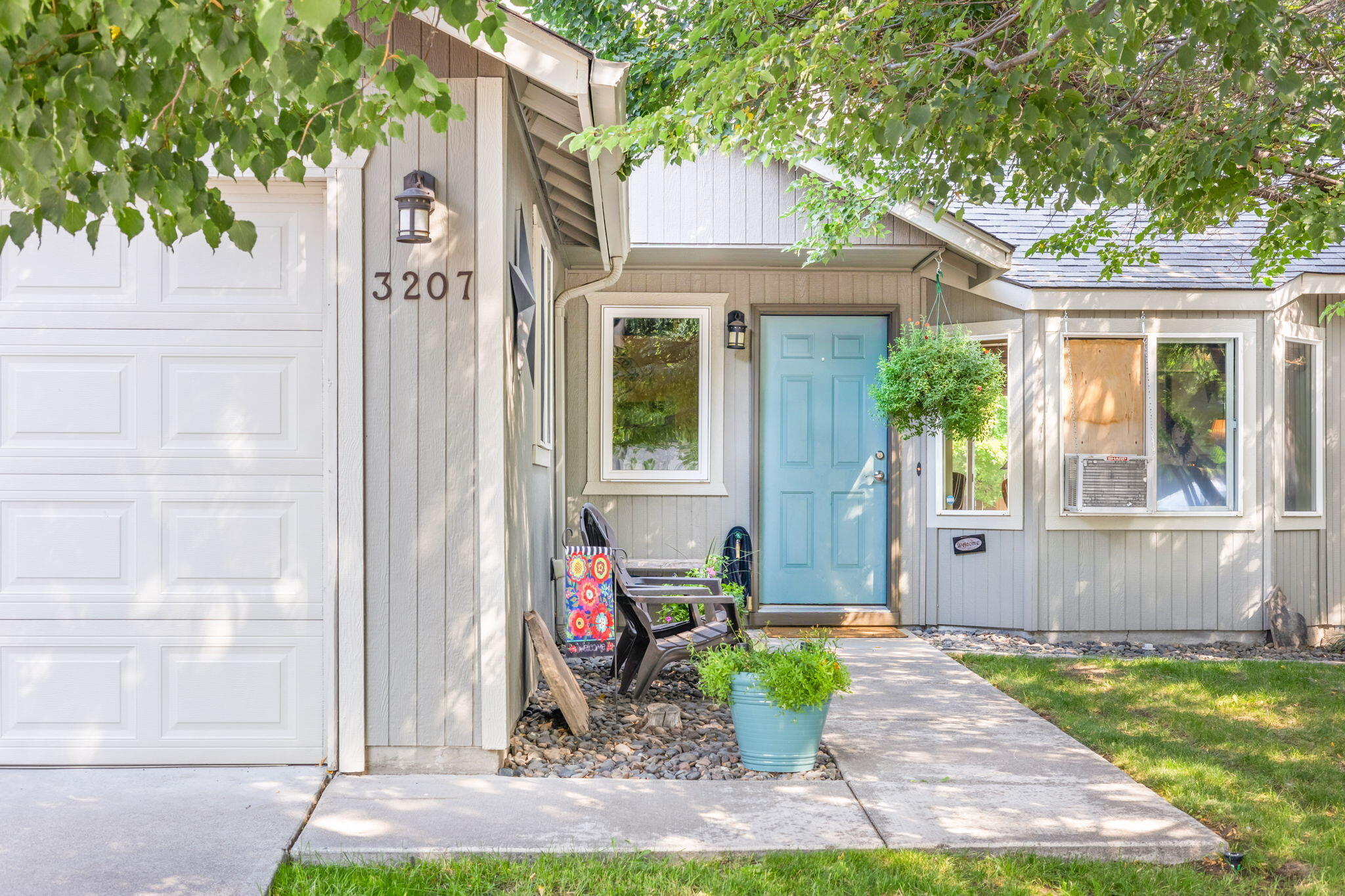Metolius Ave, Redmond, OR 97756