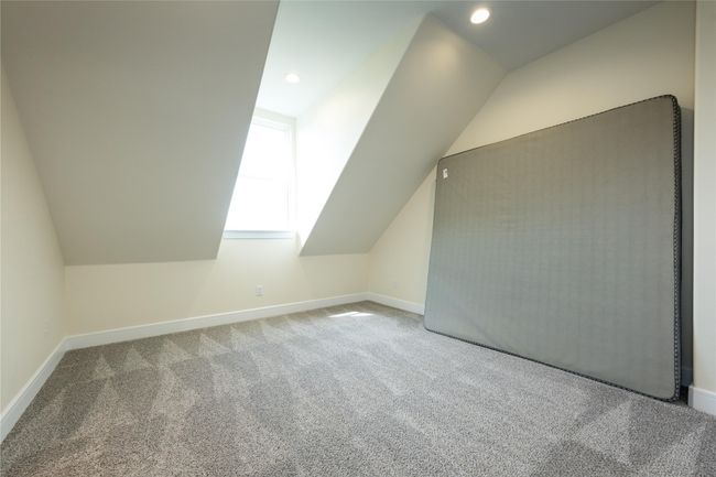 Upstairs Bedroom | Image 37