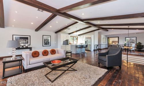 5633 E Lafayette Blvd, Phoenix, AZ, 85018-4637 | Card Image