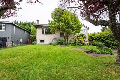 3205 Aldridge St, Saanich, BC, V8P4L7 | Card Image