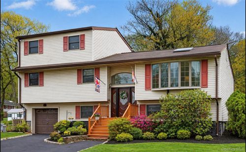 54 East St, West Nyack, NY, 10994-2425 | Card Image