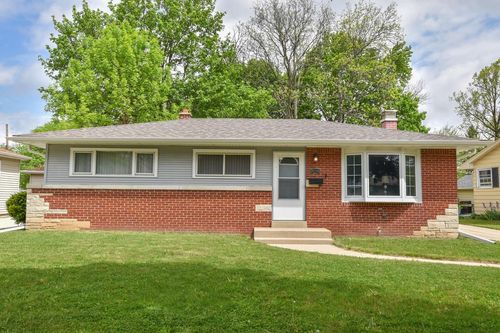 10136 W Manitoba Street, WEST ALLIS, WI, 53227 | Card Image