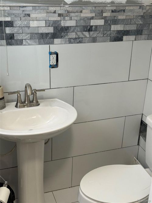 3230 Leslie Street, Detroit, MI, 48238 | Card Image