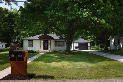 126 Oriole Dr, Battle Creek, MI, 49037-1026 | Card Image
