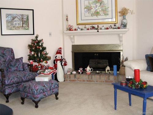 48085 Colony Farm Cir, Plymouth, MI, 48170-3304 | Card Image