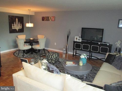 apt-714-604 S Washington Sq, PHILADELPHIA, PA, 19106-4122 | Card Image