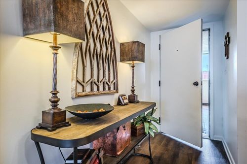 apt-706-200 Wagner Pl, Memphis, TN, 38103-3630 | Card Image