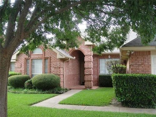 2609 Classic Ct E, Bedford, TX, 76021-4939 | Card Image