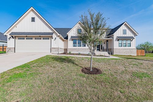 112 W Magnolia Cir, La Vernia, TX, 78121-0108 | Card Image