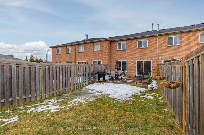 17 Michael Cres, House attached with 3 bedrooms, 2 bathrooms and 2 parking in Barrie ON | Image 22