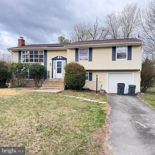 820 Barkley Dr, FREDERICKSBURG, VA, 22407-6904 | Card Image