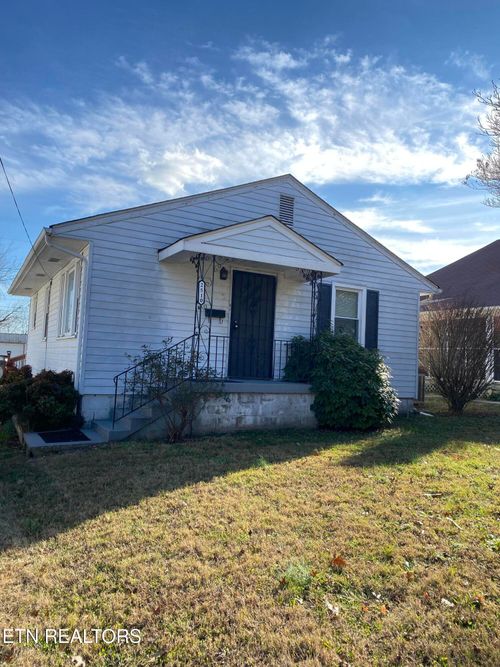 2510 Holbrook Dr, Knoxville, TN, 37918-3015 | Card Image