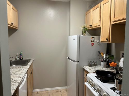 apt-5o-135 Post Ave, Westbury, NY, 11590-3162 | Card Image