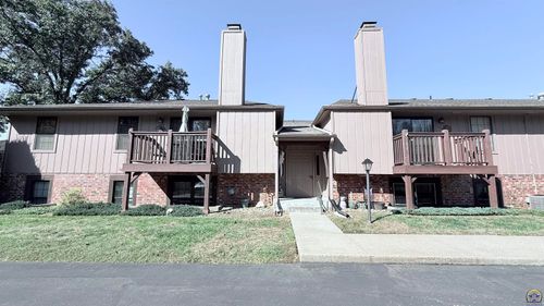 103-5609 Sw Foxcroft Cir S, Topeka, KS, 66614-4182 | Card Image