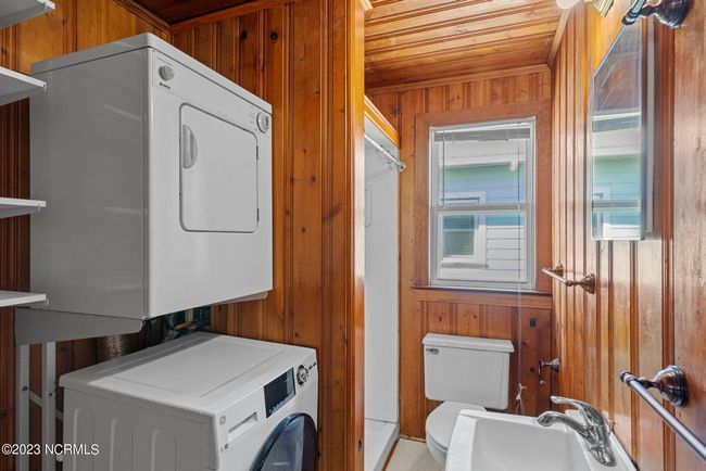 Front Upstairs Bath | Image 21