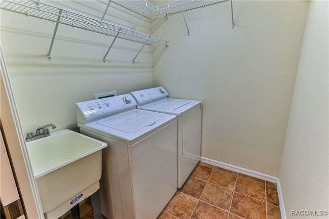 8087 E Decatur Ct, House other with 3 bedrooms, 2 bathrooms and 3 parking in Floral City FL | Image 39