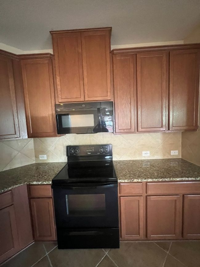 330 Grand Junction Trl, House other with 3 bedrooms, 2 bathrooms and null parking in Georgetown TX | Image 6