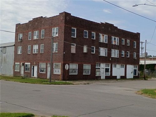 102 S Locust St, Pittsburg, KS, 66762-5249 | Card Image