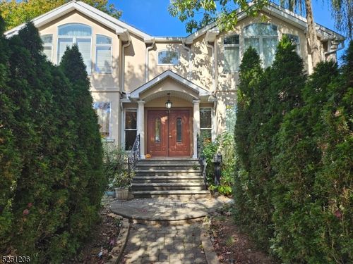 67 Anderson Ave, Bergenfield, NJ, 07621-2725 | Card Image