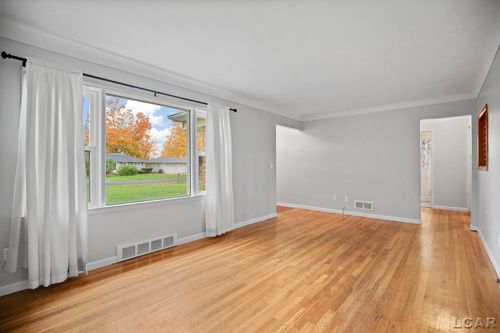 2741 Sharon Dr, Adrian, MI, 49221-4154 | Card Image