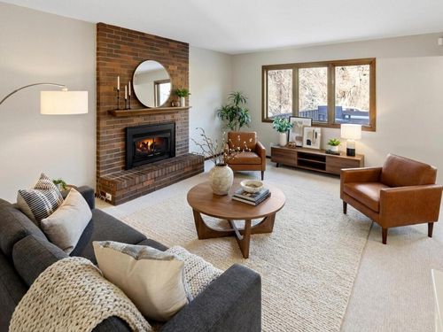 82 Walden St, Burnsville, MN, 55337-3683 | Card Image