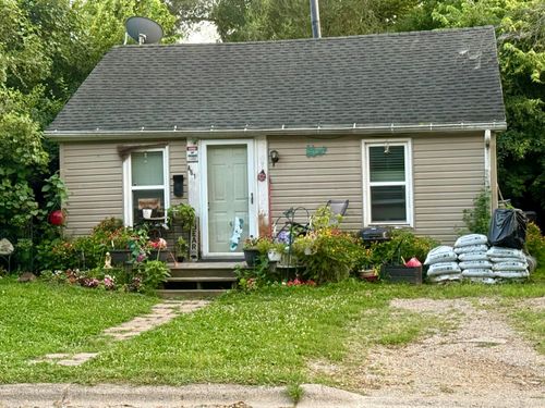 461 Watt St, Circleville, OH, 43113-1860 | Card Image