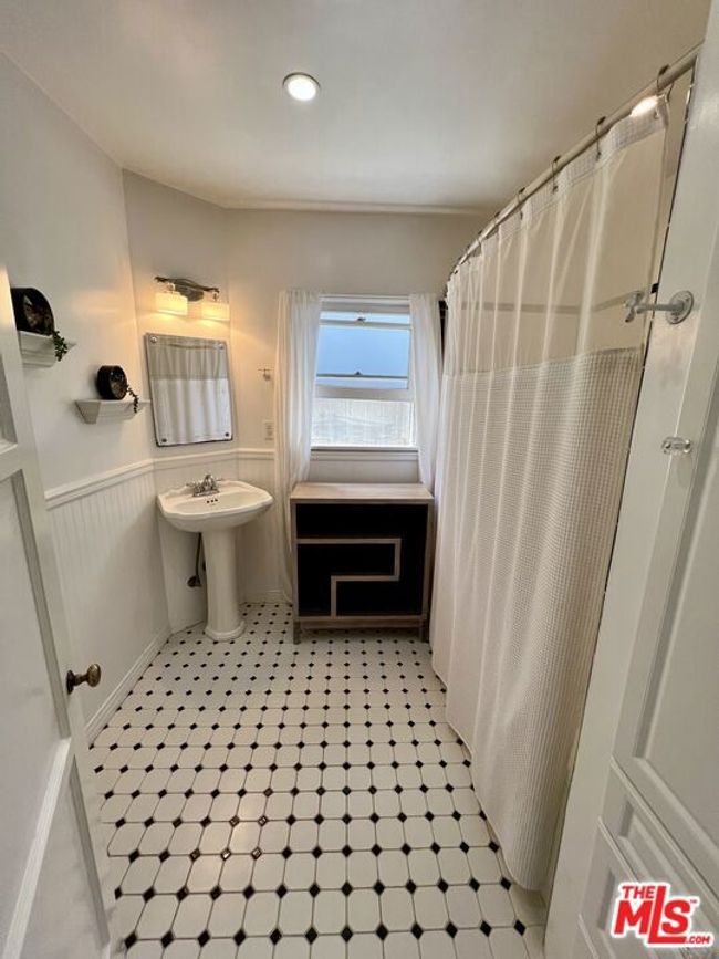 4209 E Theresa St, House other with 2 bedrooms, 1 bathrooms and null parking in Long Beach CA | Image 17