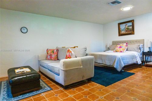 1-271 Ne 154th St, Miami, FL, 33162-5021 | Card Image