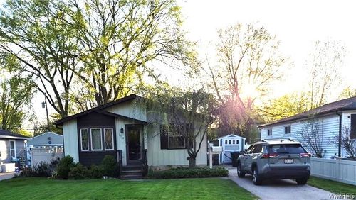 3542 Warner Dr, Grand Island, NY, 14072-1045 | Card Image