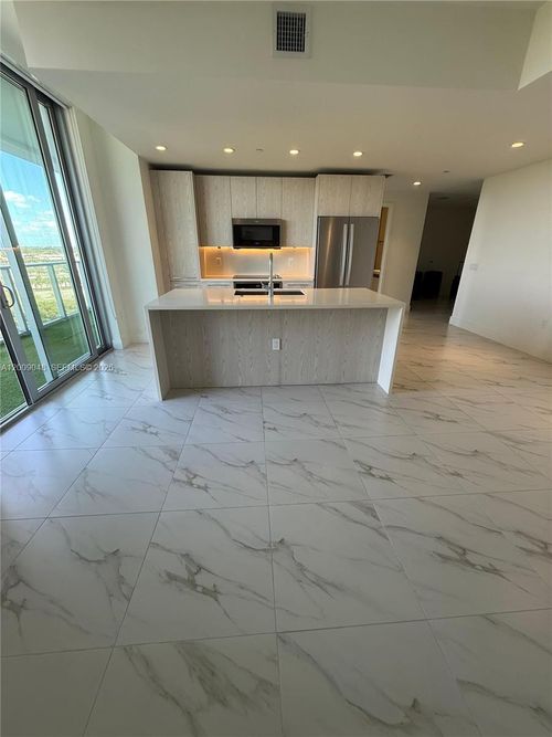 901-2000 Metropica Way, Sunrise, FL, 33323-3219 | Card Image