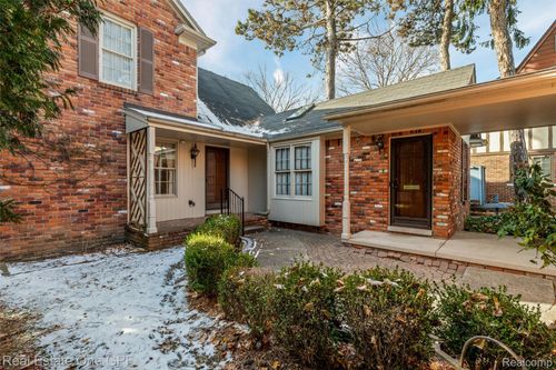 277 Kenwood Ct, Grosse Pointe Farms, MI, 48236-3452 | Card Image