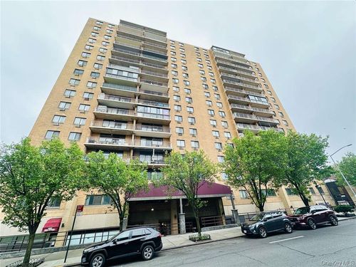 16h-92-29 Queens Blvd Ave, Rego Park, NY, 11374 | Card Image