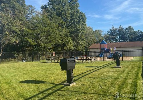 528 Cricket Ln, Woodbridge, NJ, 07095-1538 | Card Image