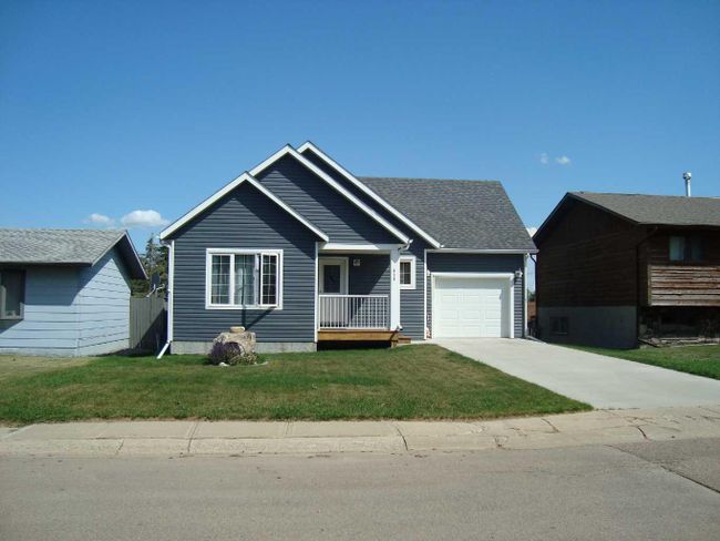 2 Evron Pl, House other with 4 bedrooms, 3 bathrooms and 4 parking in Trochu AB | Image 4
